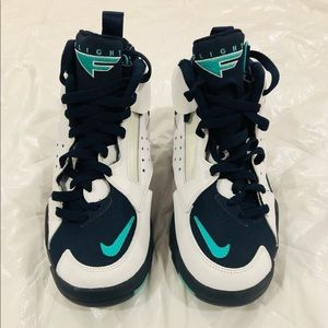 NWOT Nike Flights